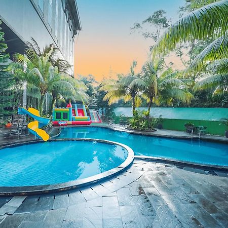 Grand Tjokro Hotel Balikpapan Buitenkant foto