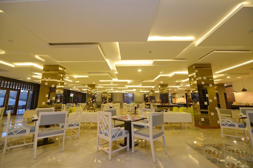 Grand Tjokro Hotel Balikpapan Buitenkant foto