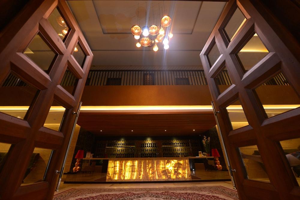 Grand Tjokro Hotel Balikpapan Buitenkant foto