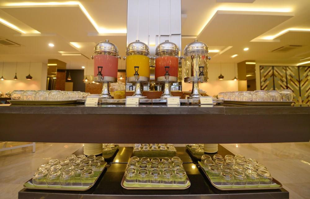 Grand Tjokro Hotel Balikpapan Buitenkant foto