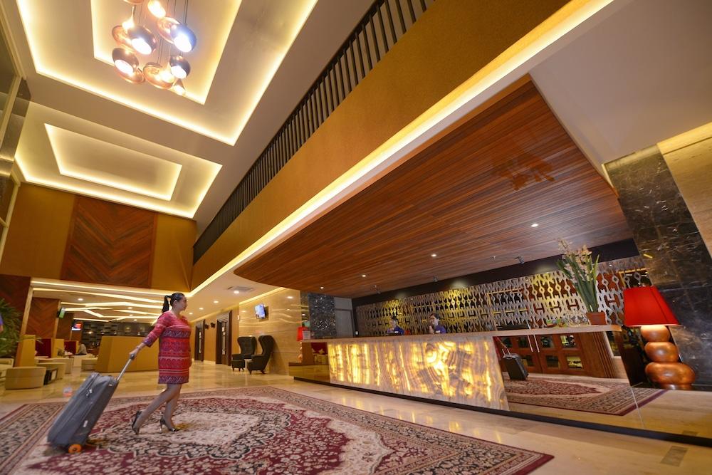 Grand Tjokro Hotel Balikpapan Buitenkant foto