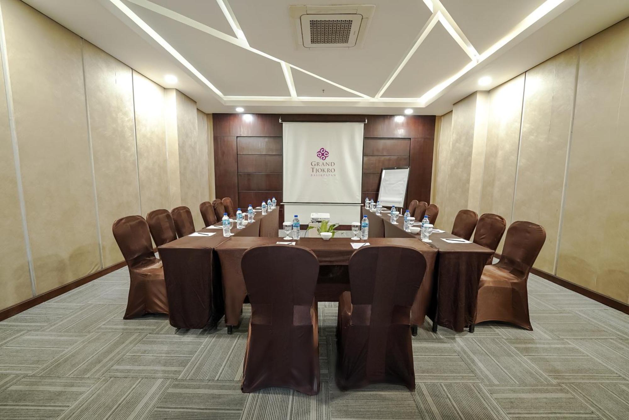 Grand Tjokro Hotel Balikpapan Buitenkant foto