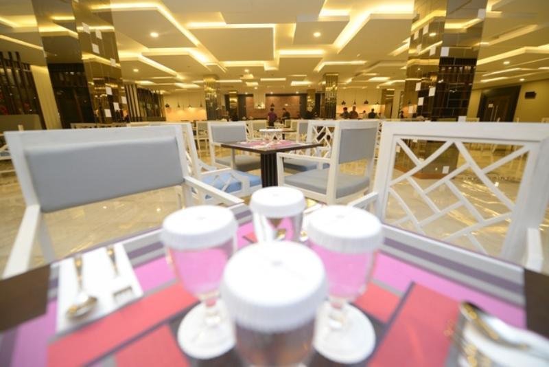 Grand Tjokro Hotel Balikpapan Buitenkant foto