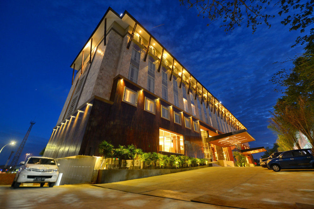 Grand Tjokro Hotel Balikpapan Buitenkant foto