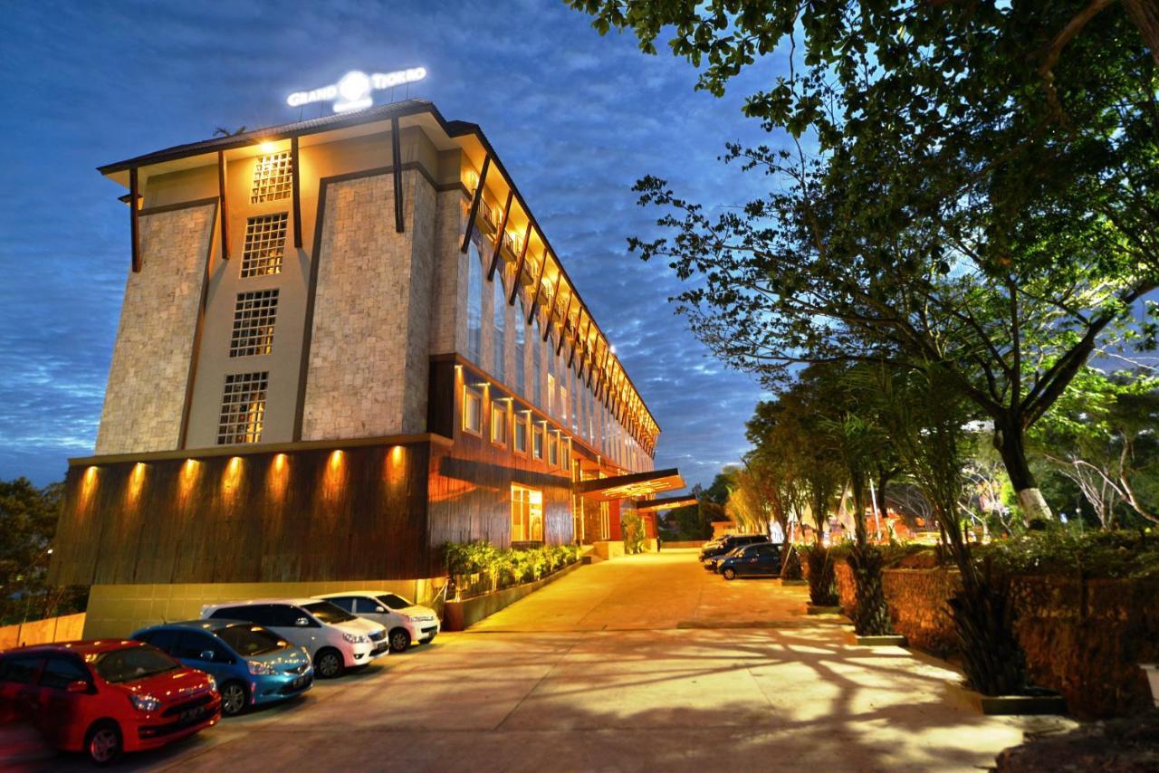 Grand Tjokro Hotel Balikpapan Buitenkant foto